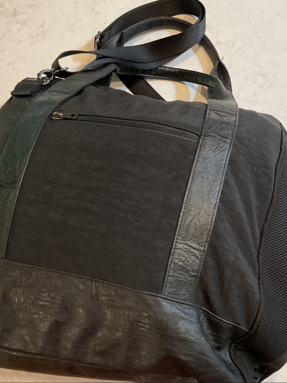 Lucy Work to Workout Canvas Weekender Bag with shoulder strap black NWOT yoga - Picture 11 of 16